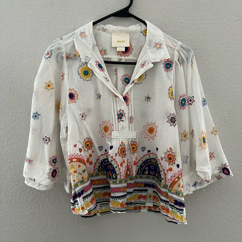 Maeve Small blouse with collar and elbow length sleeves.